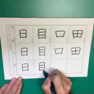 大人ペン字クラスのお稽古風景
